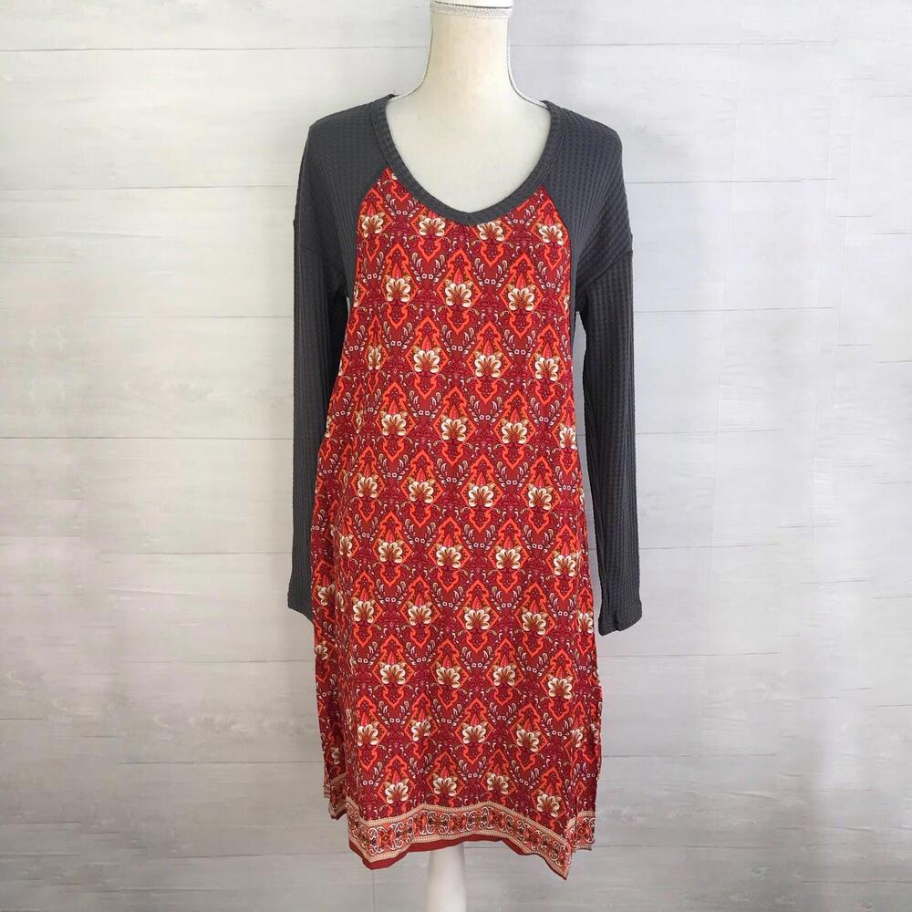 NWT Suzanne Betro - Red-orange V-neck gray contrast sleeve dress, M